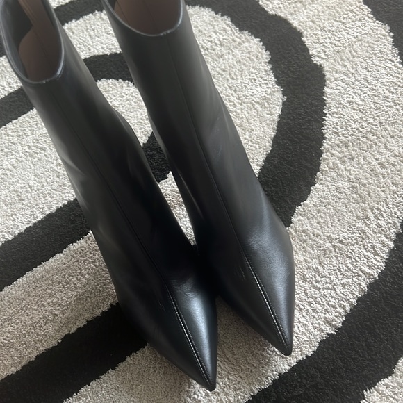 **NEW IN BOX** Gianvito Rossi Vitello Glove Lucite Heel Bootie (38.5) - Picture 7 of 10